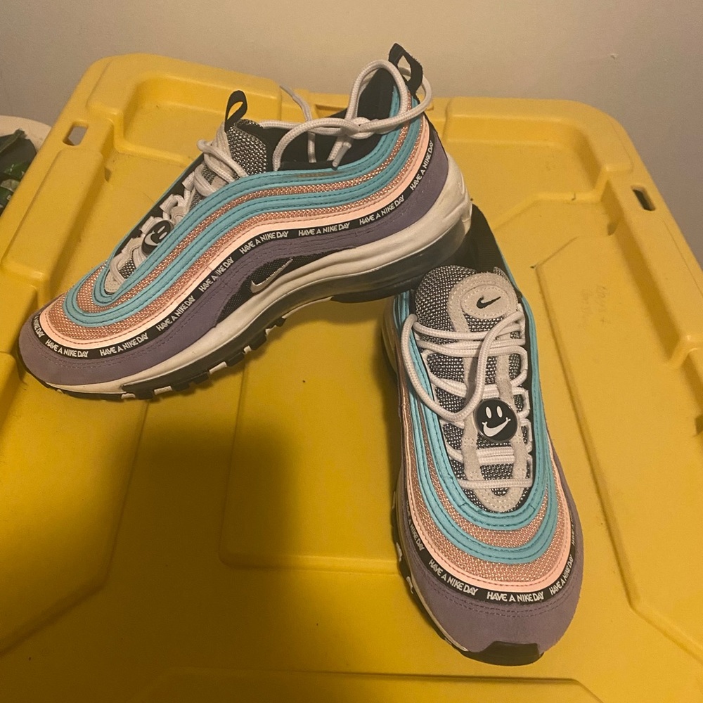 Nike Air Max (Have A Nike Day)